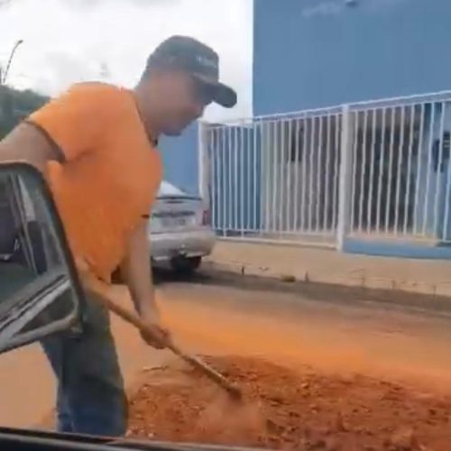 Em Ouvidor, Vereador Vinicinho Assume Papel de Operário e Esquece sua Verdadeira Função