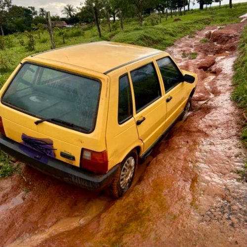 Em Ouvidor, população indignada com as péssimas condições das estradas rurais