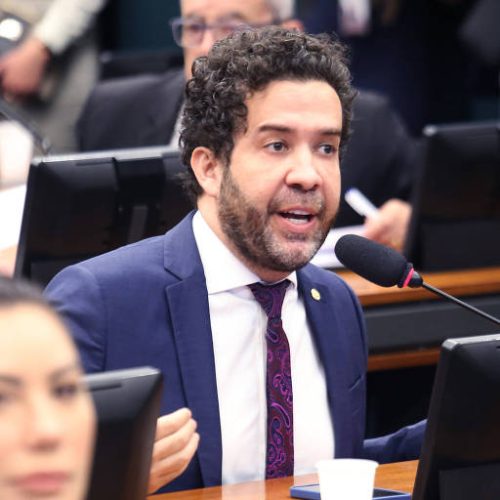 Deputado Janones: da pauta popular à chantagem vil — a queda moral de um oportunista travestido de defensor do povo
