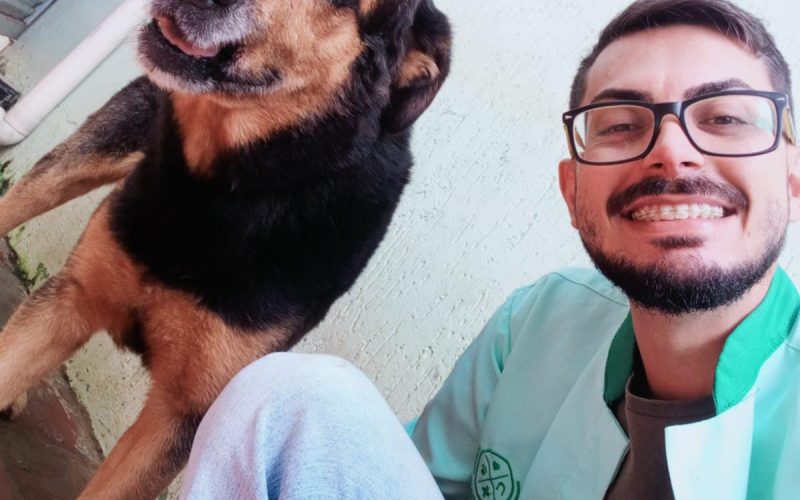 Dedicação e Excelência: O Veterinário que Transforma Cuidado em Amor