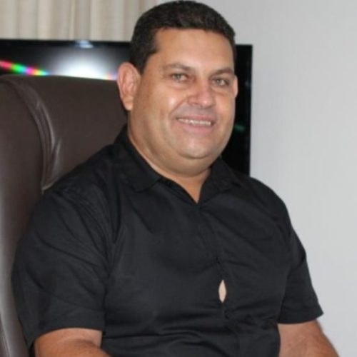 Em Ouvidor, prefeito Cebinha Nascimento recebe R$ 30 mil por mês enquanto cidade tem apenas 7,5 mil habitantes