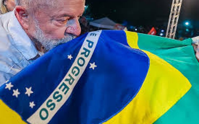 FIASCO – Declaração Polêmica de Lula sobre Democracia Gera Reações